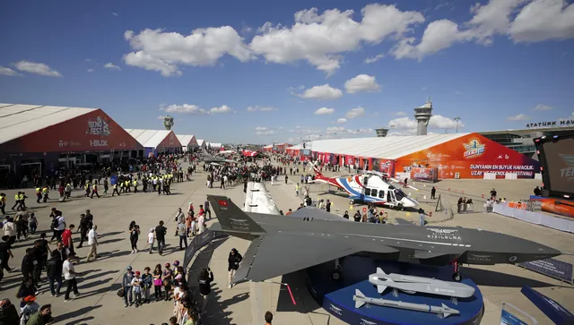 Новите "умни" дронове на Baykar: Атакуват като рояк, могат и без GPS   