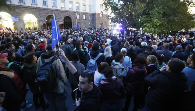 Антиправителствен протест в центъра на София: Вашият „мир” е капитулация!