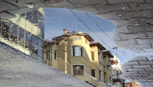 Облачно и все още топло за февруари, с дъждове на югоизток