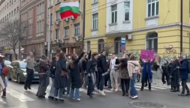 НАТФИЗ пише гневно на Радев! Виктор Божинов: Ако на някой му пука за Академията, нека заповяда на протест  