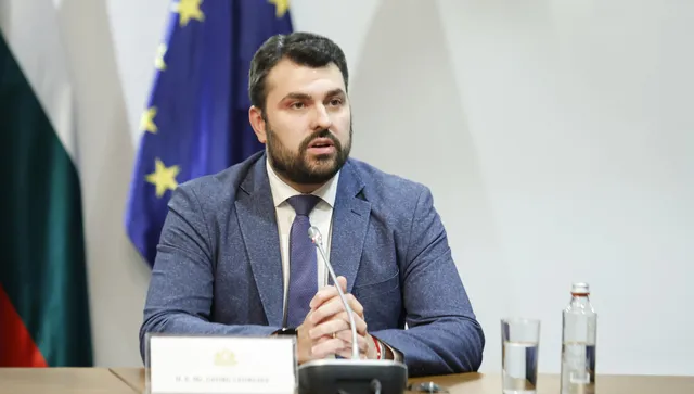 Георг Георгиев: България отсъства от Коалицията на желаещите, но пък управляващите защитават Гундяев и Алекперов