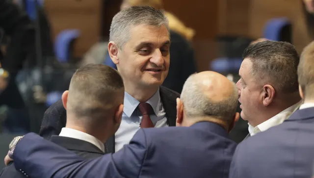 Добрев: От БСП не става лява жълтопаветна партия