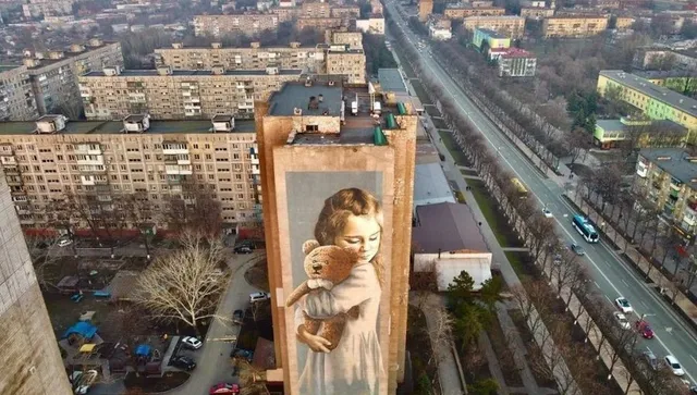 Как руските окупатори заличиха сирачето, което бе символ на надеждата за Мариупол