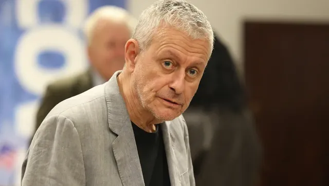 Паси: Ризова невинно надцени скромния ми капацитет да отговарям едновременно на няколко въпроса