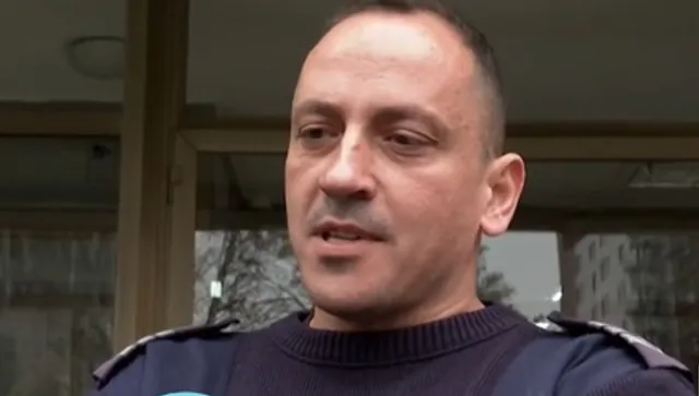 Полицай спаси двегодишно момченце, увиснало от балкон: Казвах му, че ще му купя шоколад - само да не се пуска