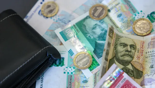 Шок с бързите кредити: заем от 1860 евро може да набъбне до 3720 евро