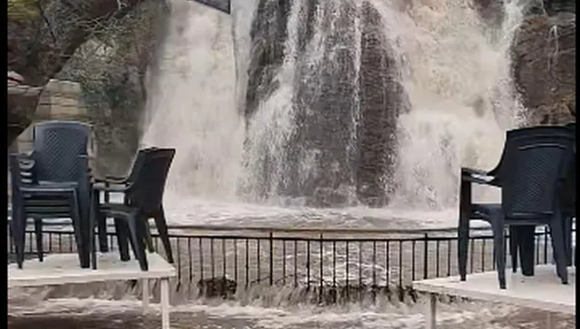 Порой потопи Бачкаво, свлачища по пътя Асеновград-Смолян блокират трафика