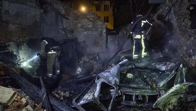 След руски атаки половината Киев потъна в тъмнина