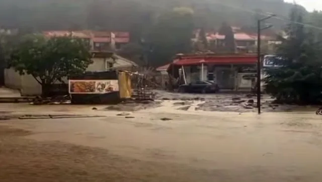 Черноморски курорти под вода при силни валежи: проверка откри застроени речни корита и липсващи документи