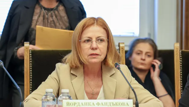 Фандъкова: Подкрепяме правото на хората да решат дали да гласуват с хартия, или с машини, контролът е важен