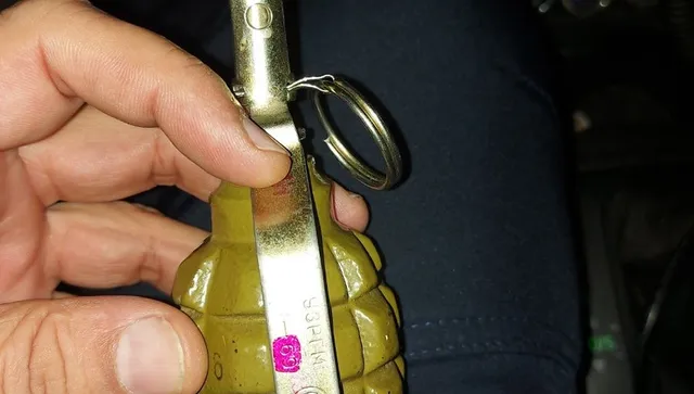 Нов собственик на апартамент завари гардероба пълен с ръчни гранати и боеприпаси