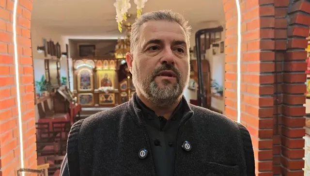 В Сливен протестират с искане да им бъде върнат свещеник Иван Янков,