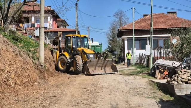 Започна ремонтът на улица „Цар Самуил“ в село Градежница