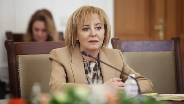 Мая Манолова погне топлинните счетоводители