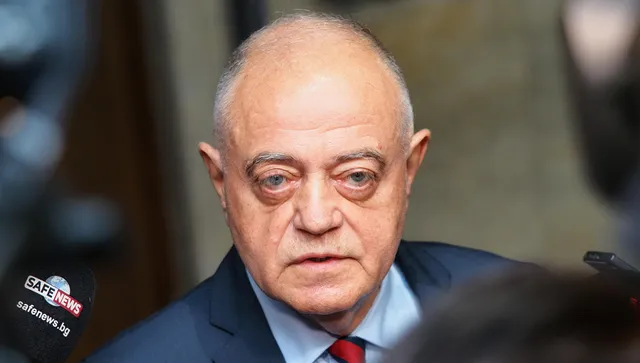 Атанас Атанасов: Румен Радев е сериозен опонент, но зад него прозира олигархията