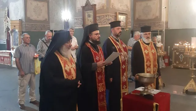 Петима свещеници отслужиха молебен за мир в Шипченския манастир в чест на Деня на украинската независимост