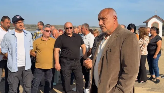 Борисов проведе строго секретна и конспиративна среща на брега на Дунав (видео)