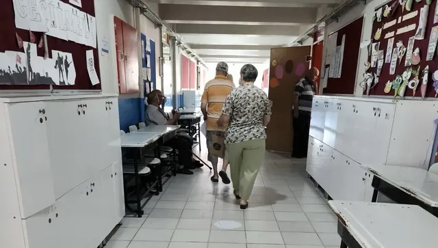 В Турция: Пеевски печели гласовете на изселниците, Доган и Радев с изравнен резултат