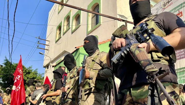 Иранските разузнавателни служби беснеят из цялата страна, разкрили  111 клетки на монархисти