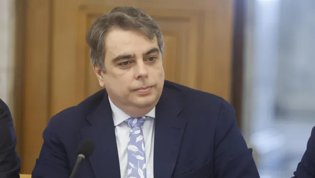 Асен Василев: Йотова да наложи вето на бюджета: той е погром за бизнеса, подарък за олигархията