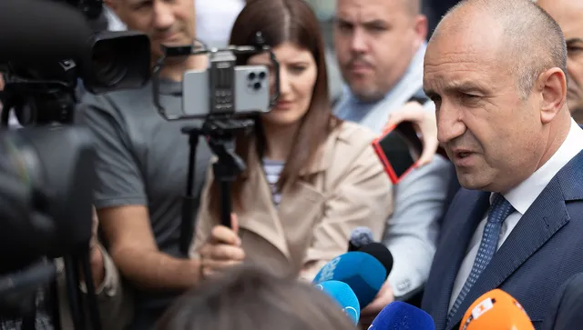 За миналата година Радев е заработил 288 691 евро, а съпругата му Десислава...
