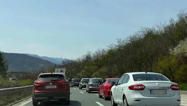 Задържаха водач на камион, блокирал умишлено движението в тунел "Витиня"