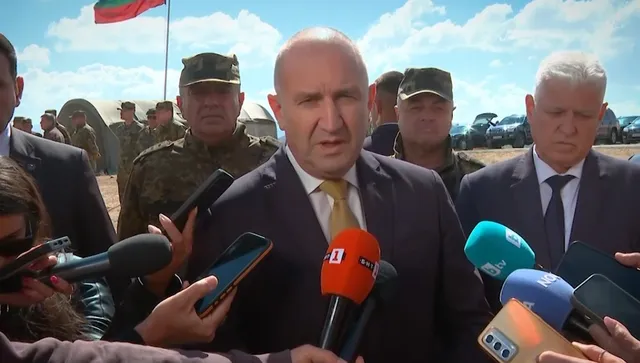 Радев: Разплитат се много неща около полетите на Пеевски