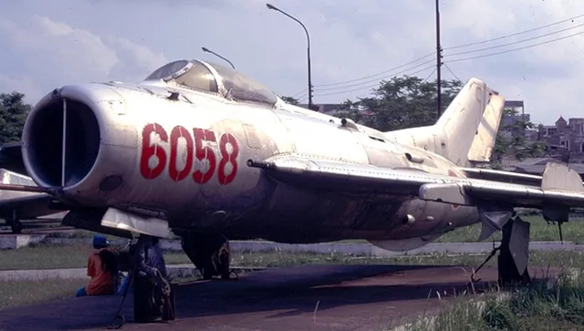 Китай разположи край Тайван стотици самолети, преоборудвани в дронове