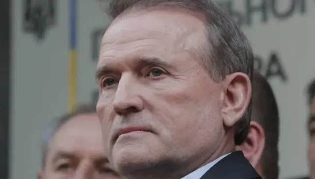 Абсурд по време на война: Кумът на Путин трупа милиони от руски имоти и държавни поръчки с Украйна