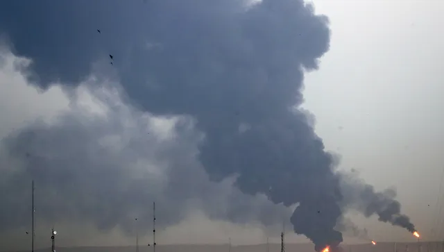 Дронове разпалиха пожар в руска петролна рафинерия в Туапсе