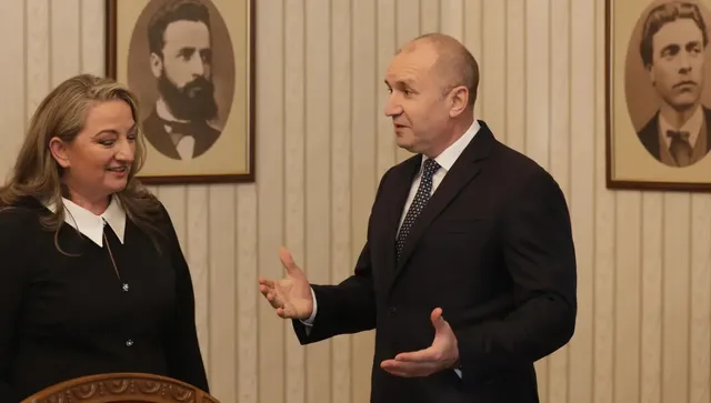 Деница Сачева отиде на консултации при Радев