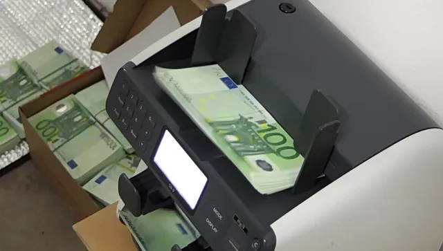 Идват първите пенсии в евро: Засилена полицейска охрана край пощите и банките