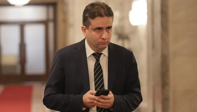 Божидар Божанов: Радев говори така, че да се хареса на всички – ясните позиции липсват