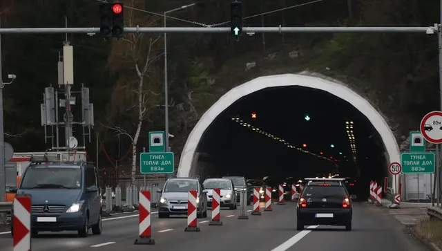 Засилен трафик в страната, въведена е извънредна организация по пътищата