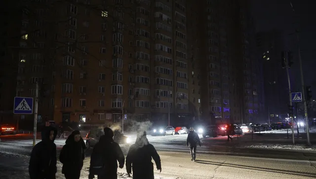 Киев след руските атаки: живот без ток и парно при минус 8 градуса