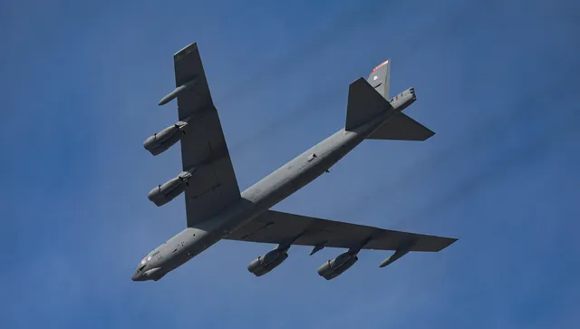 Американски бомбардировач B-52 се разби в Калифорния след излитане