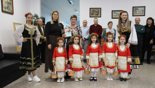 Лазарки посетиха Община Тетевен