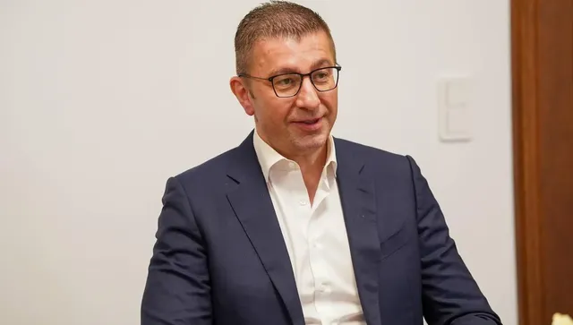 Мицкоски се надява да спре „тормоза“ с конституцията: Българите в РСМ били 3000
