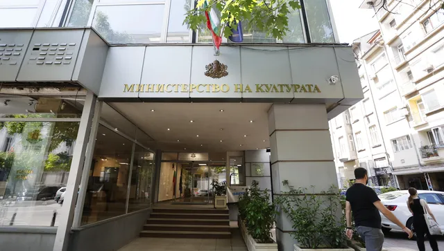 Над 200 творци въстанаха срещу идеята Евтим Милошев да стане министър на културата