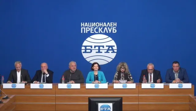 Учени  се обявиха против въвеждането на единен учебник по български език и литература – връщат ни към тоталитарни диктатури