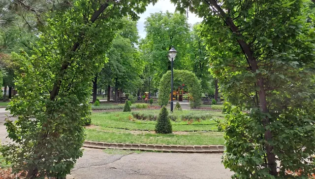 Умерено горещо, над планинските места разхлаждат гръмотевични дъждове следобед 