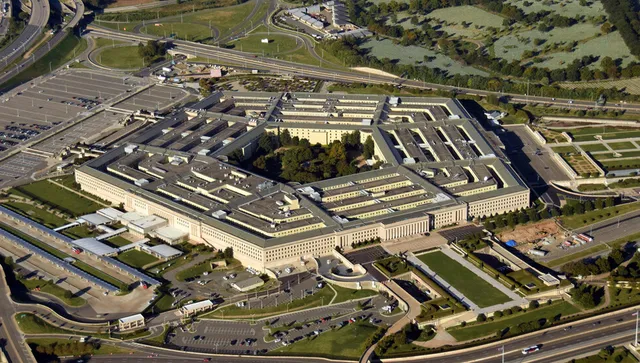 „Politico“: След като Тръмп потопи флота на Иран, Пентагонът се готви за „дълга обсада“