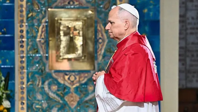 Два самоубийствени атентата в Алжир по време на визитата на папата