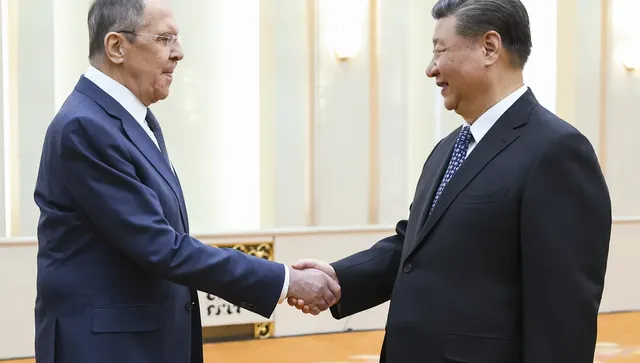 Пекин и Москва стягат редиците: Си прие Лавров на фона на глобално напрежение