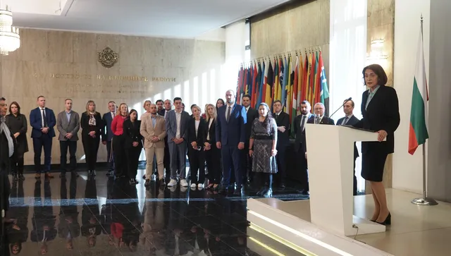 Надежда Нейнски: Проведохме най-мащабната до този момент евакуация на български граждани от 11 държави