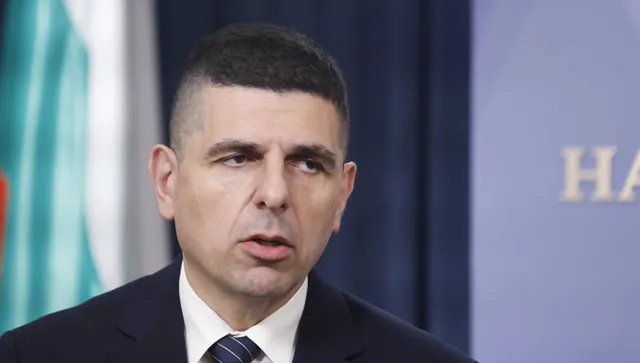 Мирчев: Предлагаме 20 евроцента по-малко за литър от свръхпечалбата на “Лукойл” и ДДС-то