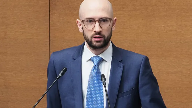 Министър Клисурски за горивата: Цените на колонките вероятно ще нараснат между 20% и 25%  