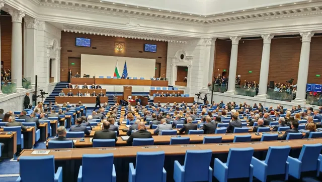 Три парламентарни групи вече подеха законодателни инициативи