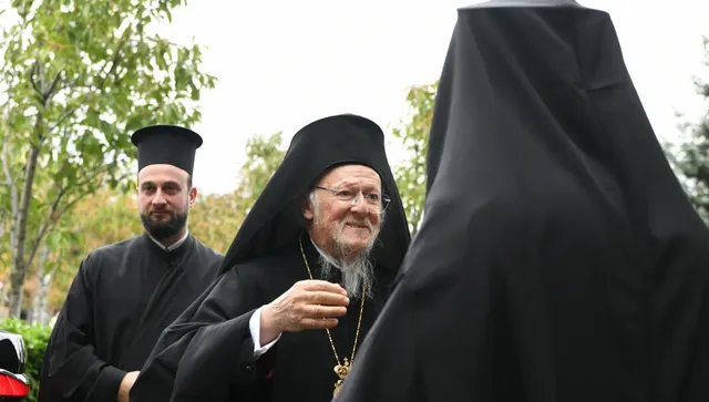 Протест посрещна Вартоломей пред Синодалната палата