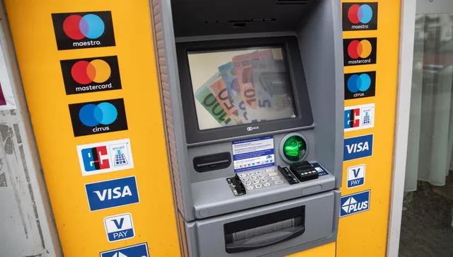 FT: Европа бие тревога: спешно търси алтернатива на Visa и Mastercard 